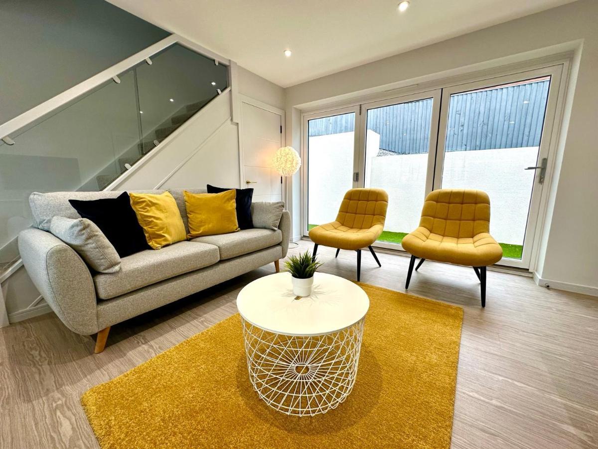 Stunning Brand New House - Sleeps 6 - Free Parking - Great Location - Fast Wifi - Smart Tv - Close To & Bournemouth & Sandbanks * Poole