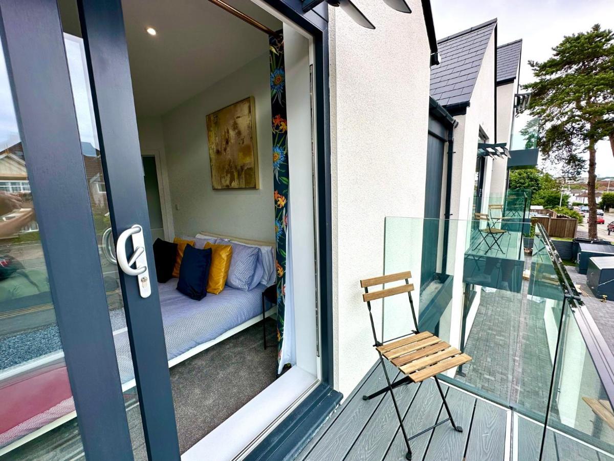 Stunning Brand New House - Sleeps 6 - Free Parking - Great Location - Fast Wifi - Smart Tv - Close To & Bournemouth & Sandbanks Hébergement de vacances