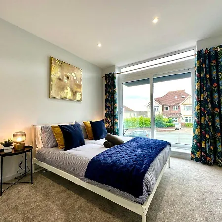 Stunning Brand New House - Sleeps 6 - Free Parking - Great Location - Fast Wifi - Smart Tv - Close To Poole & Bournemouth & Sandbanks Exterior photo