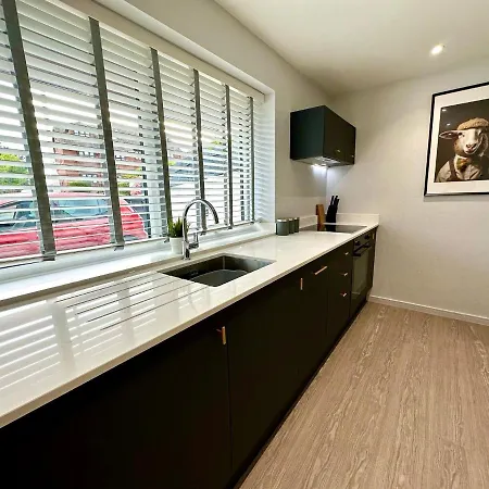 Stunning Brand New House - Sleeps 6 - Free Parking - Great Location - Fast Wifi - Smart Tv - Close To Poole & Bournemouth & Sandbanks Exterior photo